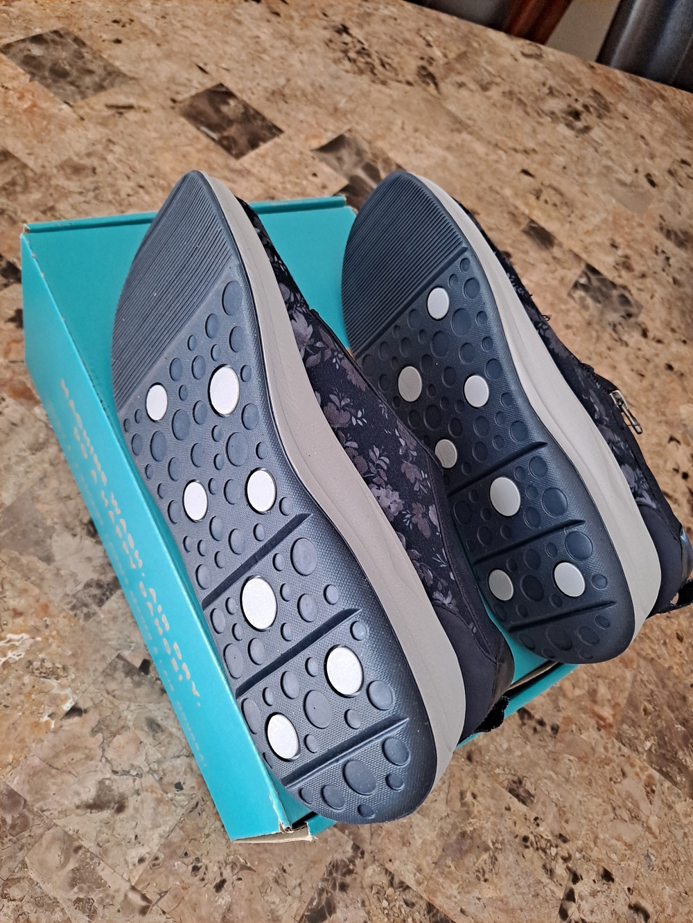 New BZees Women's, Tag Along Sneaker, Navy Floral Size  7 1/2 Medium - Picture 6 of 10